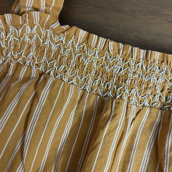 Banana Republic Gold Smocked Ruffled Tank Top, Size L - Picture 6 of 7